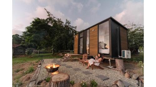 Rainforest Sunsets by Tiny Away — hotel in Kuranda