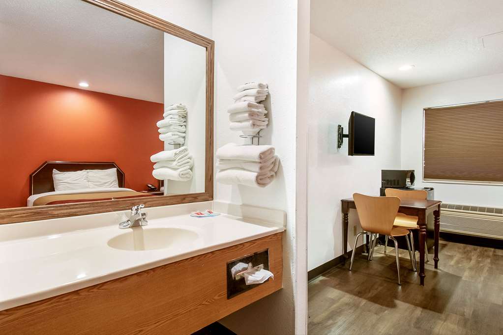 Econo Lodge Franklin IN - photo 11