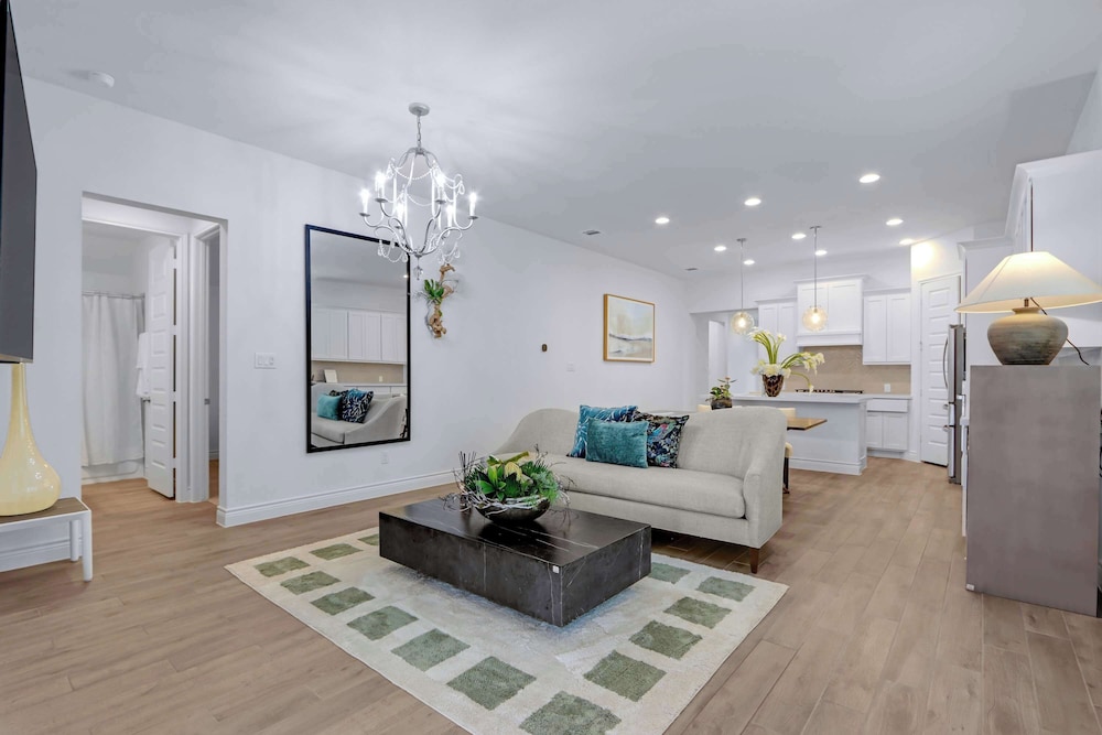 Legacy Haus Modern Stay for 8 — 4-Star Luxury Hotel in New Braunfels, United States