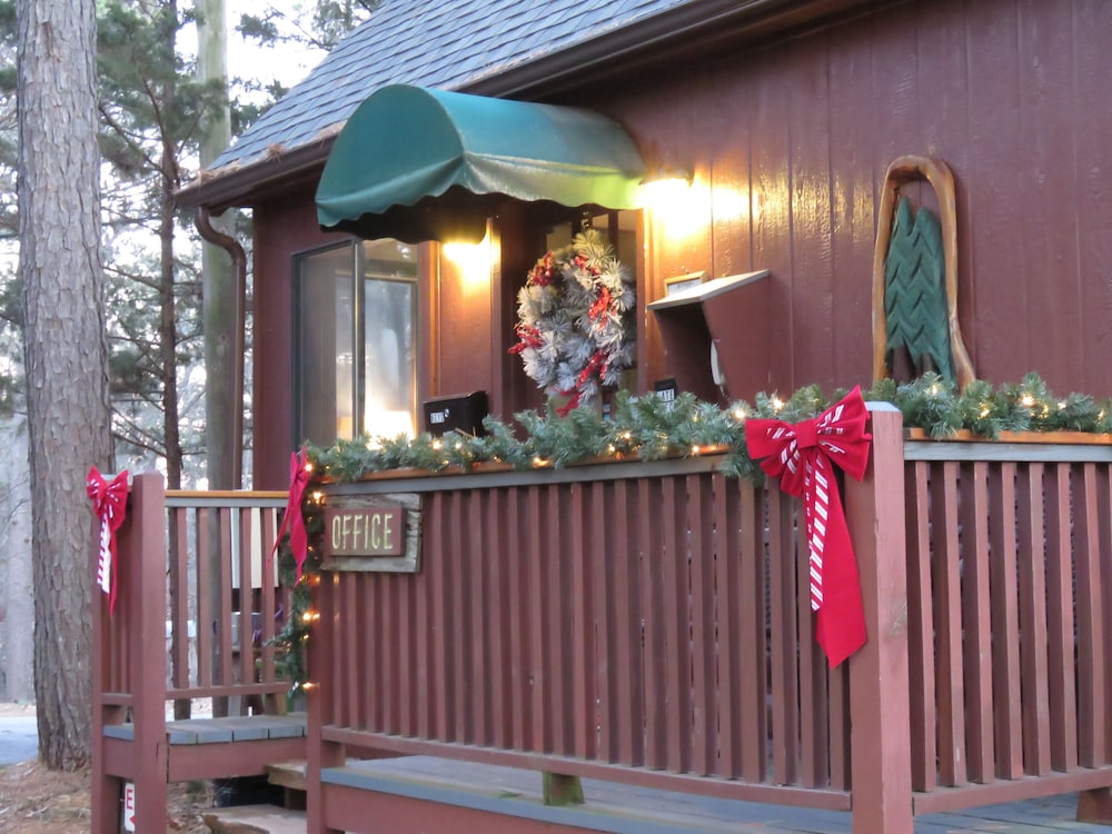 Tall Pines Inn - photo 2