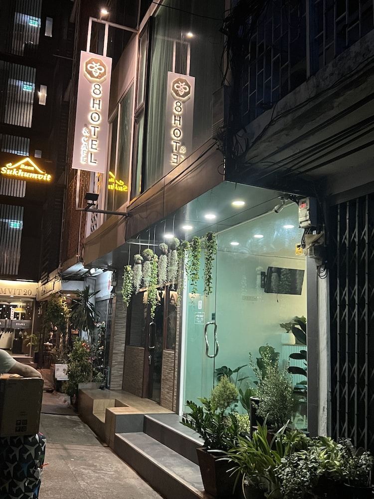 8 Hotel & cafe - last minute hotel in Bangkok