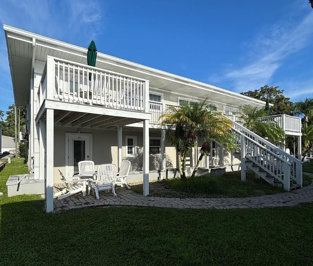 Castaways On The River — hotel in Astor