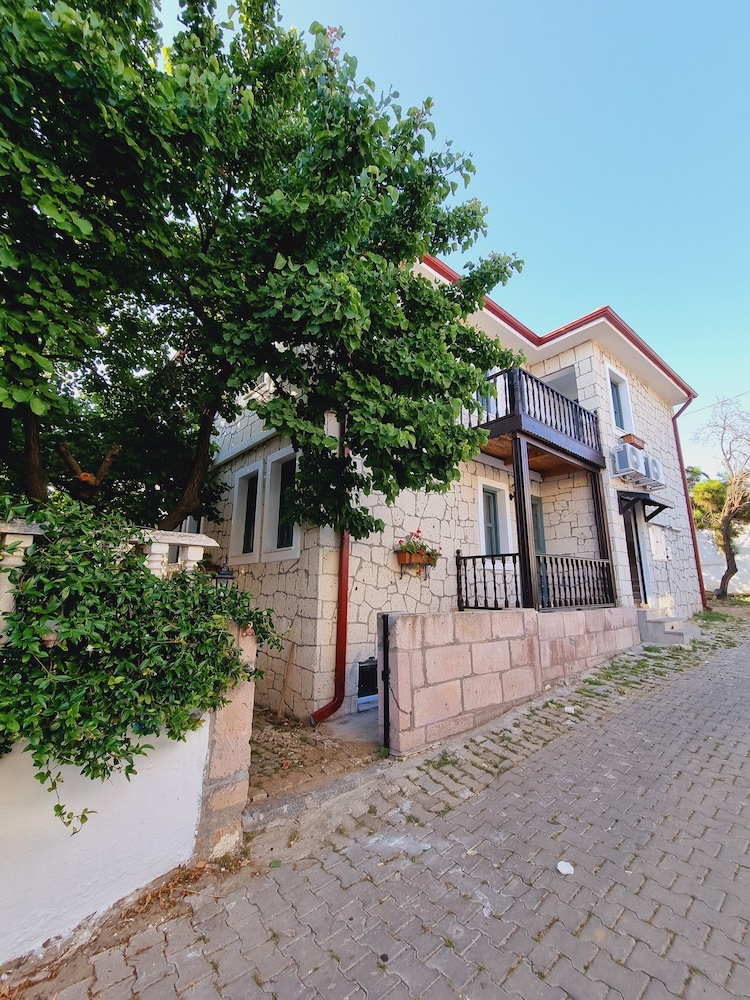 Paradise Imroz - carbon neutral hotel in Gokceada