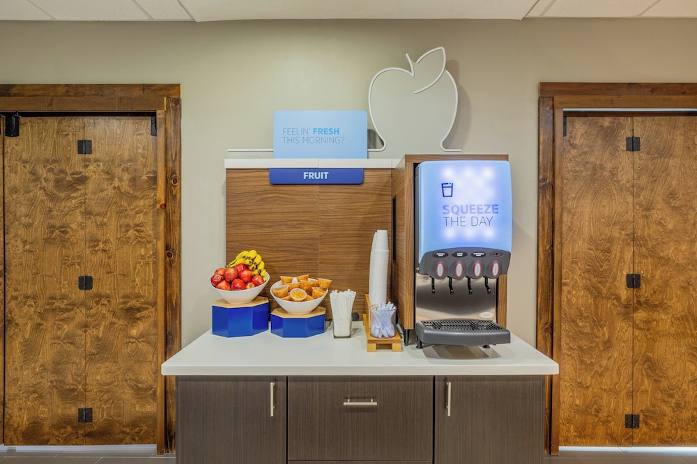 Holiday Inn Express & Suites Lindale Tyler by IHG - photo 25