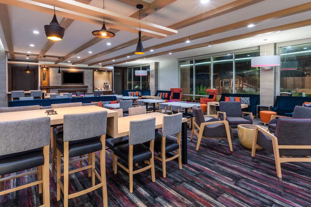 La Quinta Inn & Suites by Wyndham Houston East at Sheldon Rd - photo 29