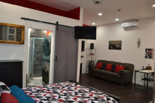 Cozy Hidden Apartment Room #5 — 4-Star Luxury Hotel in Dallas, United States