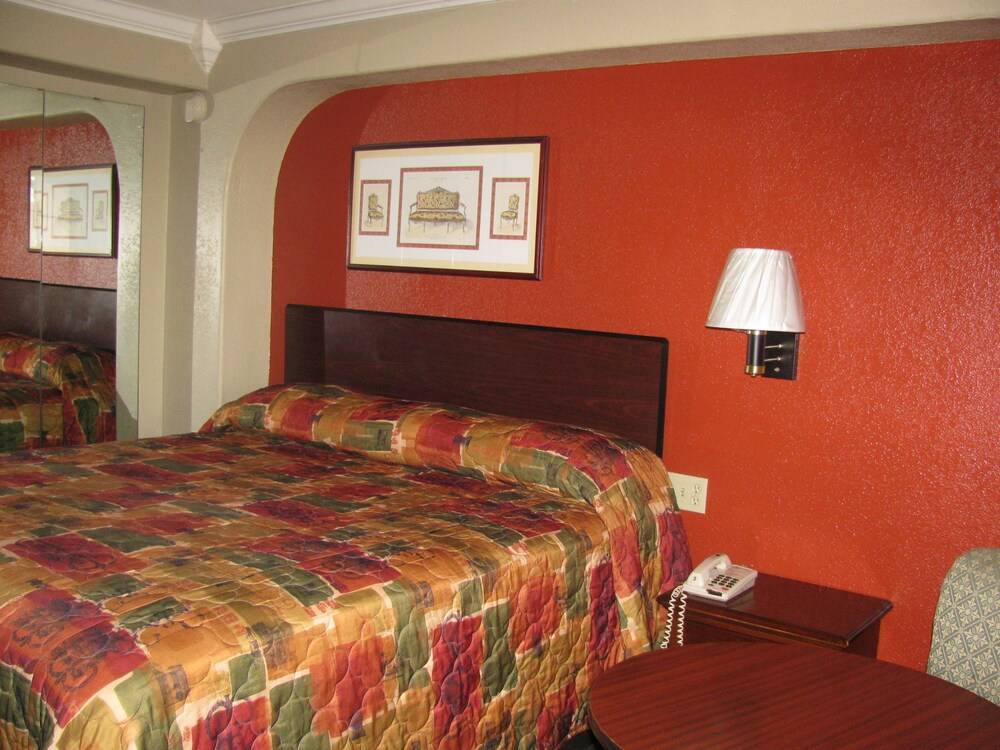 Economy Inn - photo 5