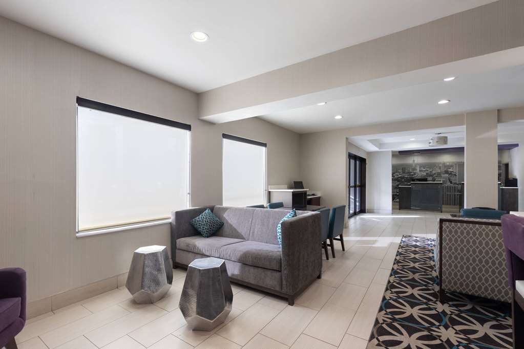 La Quinta Inn & Suites by Wyndham Snellville Stone Mountain - photo 6