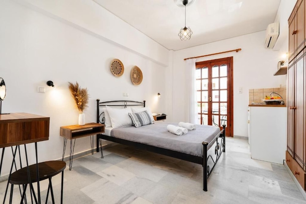 Flerianos Studios - carbon neutral hotel in Naxos