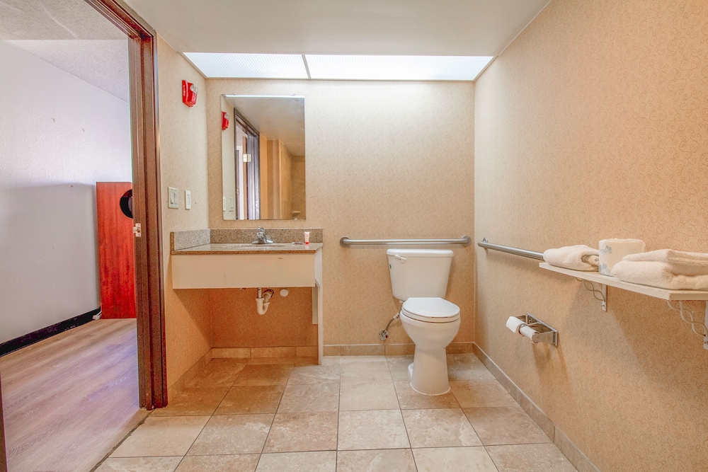 Tulsa Square Hotel Central I 44 By OYO - photo 49
