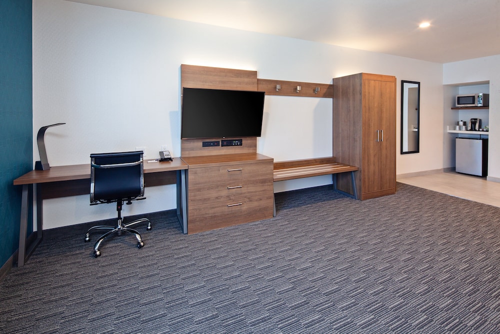 Holiday Inn Express Hotel & Suites Hollywood Walk of Fame by IHG - photo 45
