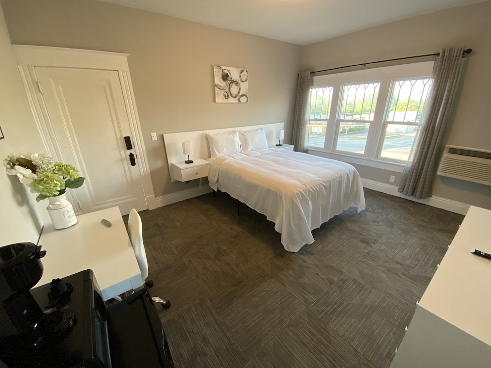 Twin Lakes Creamery Grill & Inn - featured photo