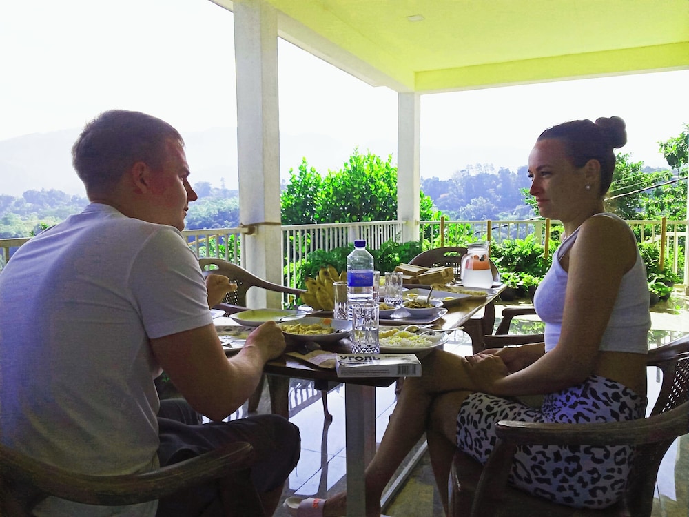 Pretty Villa — 4-Star Luxury Hotel in Kandy, Sri Lanka