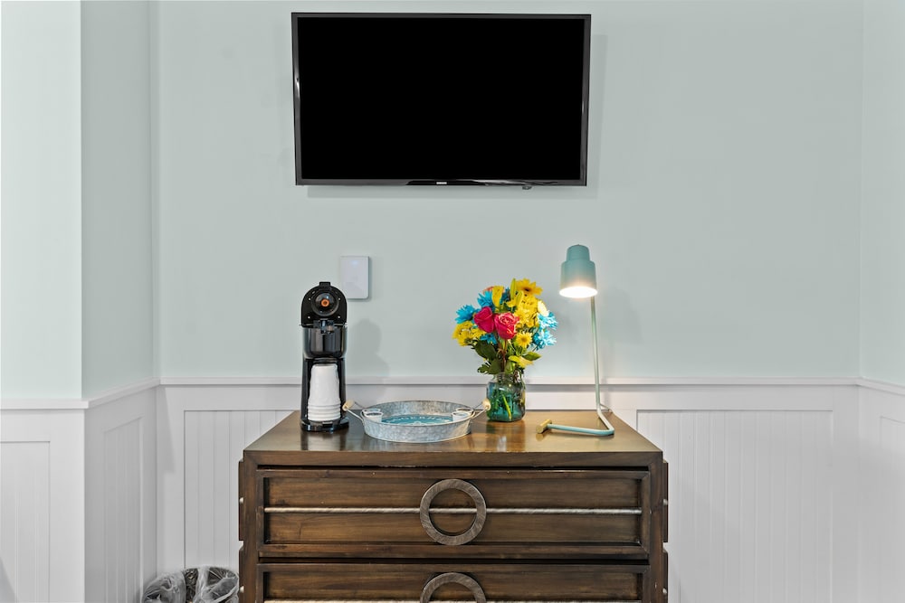 Loggerhead Inn and Suites - photo 23
