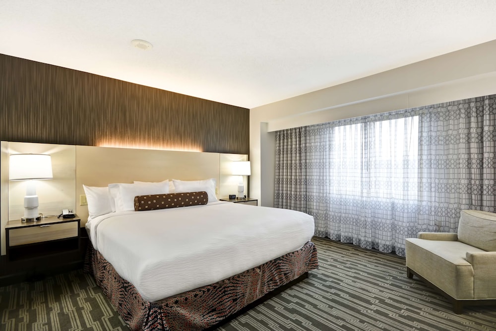 Embassy Suites Hotel Charlotte - photo 7