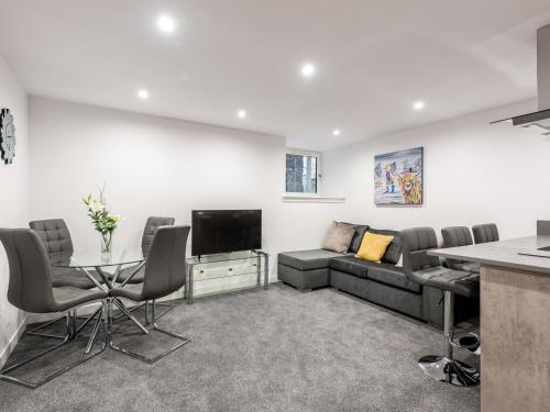 Casa Fresa Castle Heights Apartment — 4-Star Luxury Hotel in Dundee, United Kingdom