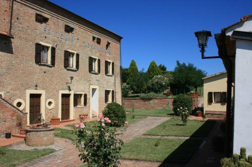Fattoria Le Chianacce — 4-Star Luxury Hotel in Cortona, Italy
