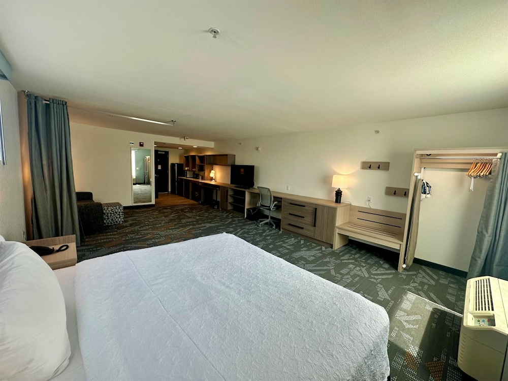 Home2 Suites by Hilton Rahway - photo 11