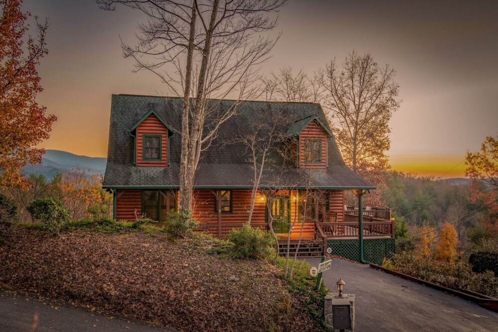 Dream Catcher Blue Ridge GA — 4-Star Luxury Hotel in Blue Ridge, United States