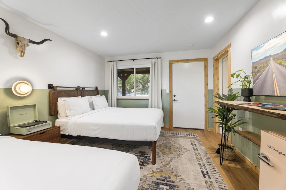 The Bygone Hotel - photo 14