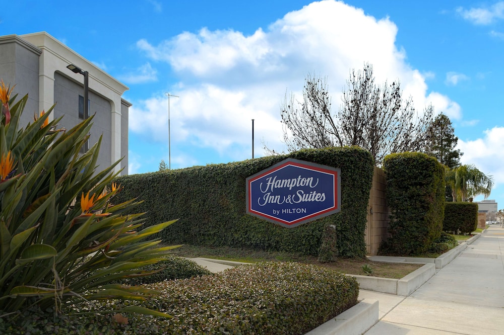 Hampton Inn & Suites Tulare - photo 33