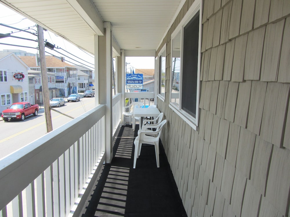 Green Dolphin Motel - photo 40