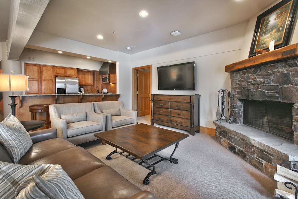 Luxury Two Bedroom Suite with Hot Tub 2 Apartment Hotel by RedAwning - photo 7