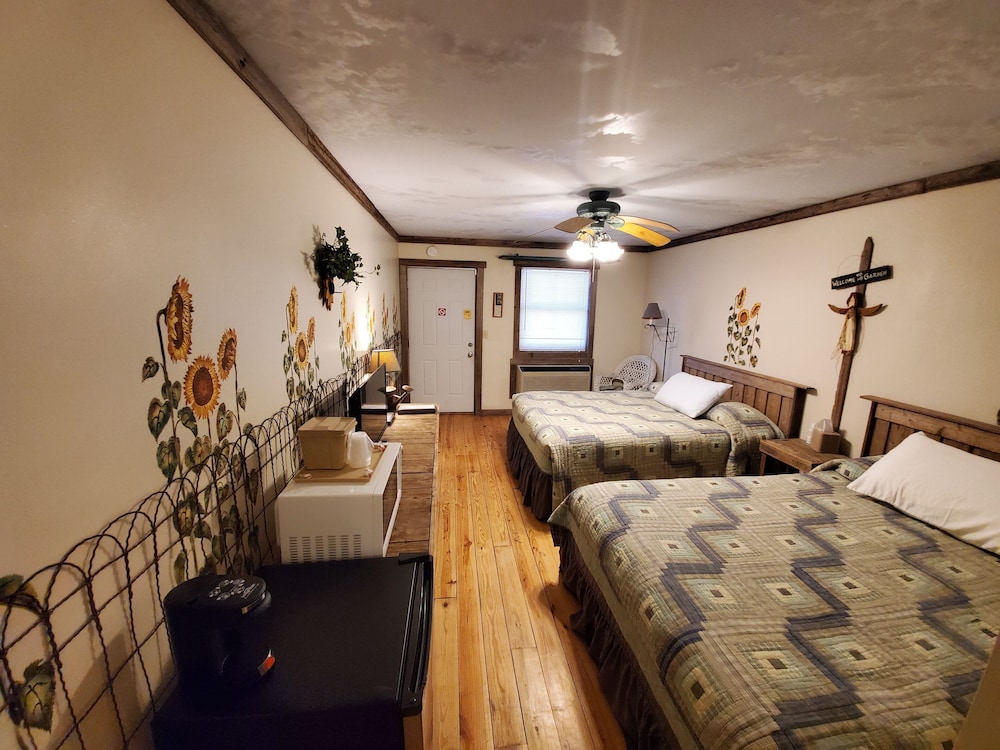 Jamesport Inn - photo 11