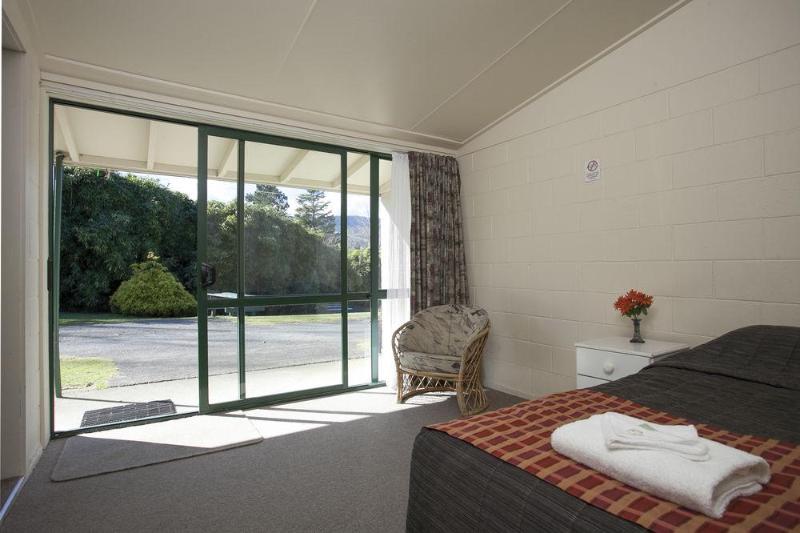 Opal Hot Springs And Holiday Park