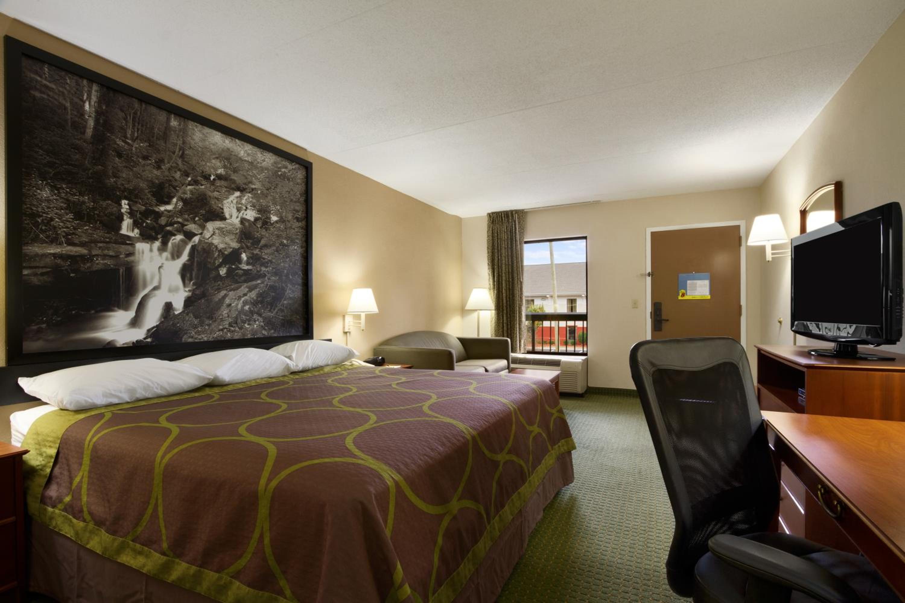 Super 8 by Wyndham Calhoun - photo 19