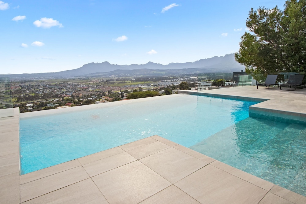 Restio View 11 - carbon neutral hotel in Cape Town