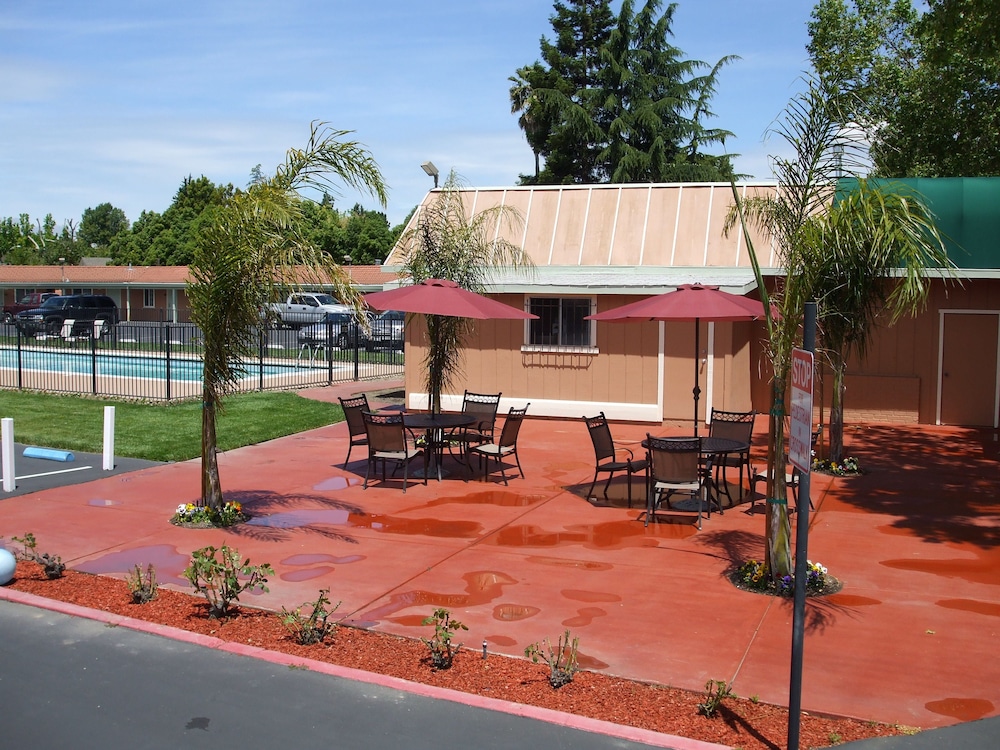 Tri Valley Inn and Suites Pleasanton - photo 33