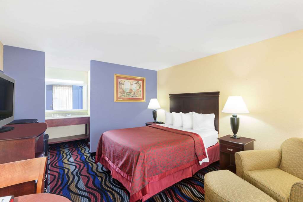 Days Inn by Wyndham Uvalde - photo 12