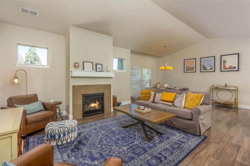 Sonata Getaway Pet friendly Near Old Mill District in Bend, United States