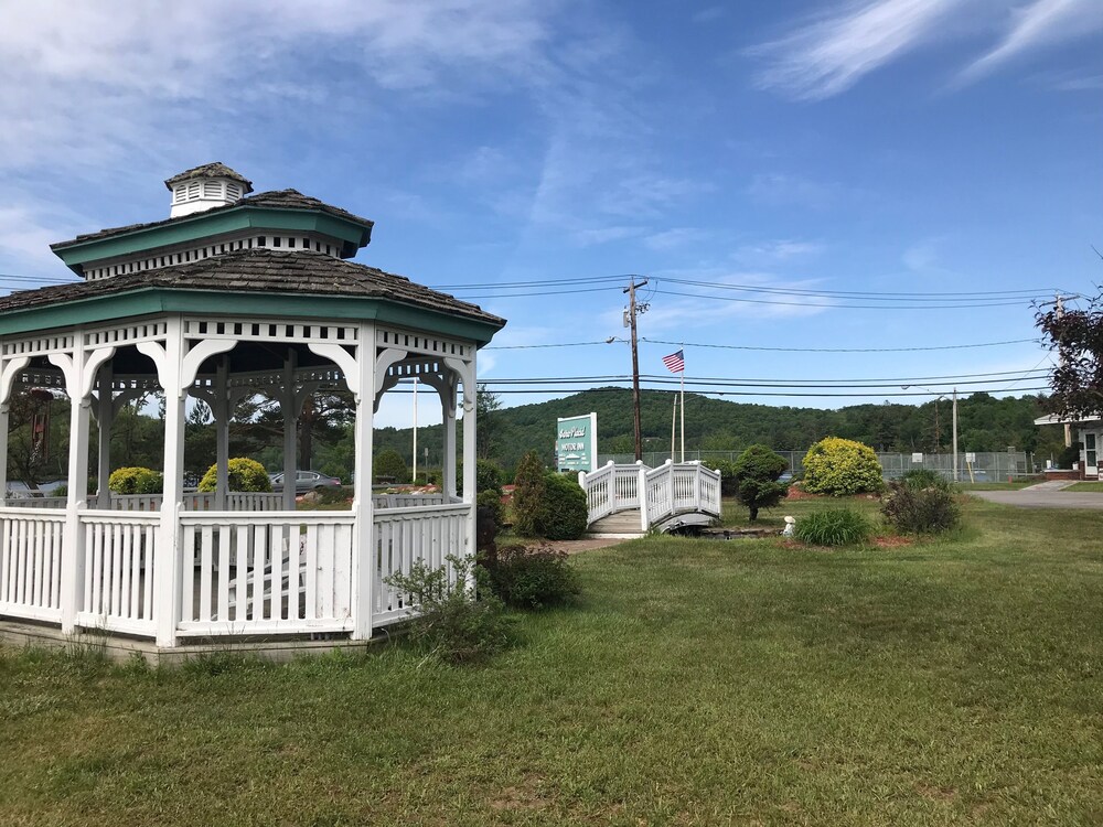 Sara Placid Inn & Suites - photo 74