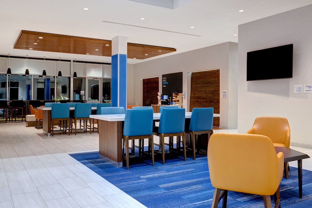 Holiday Inn Express and Suites Glendale Downtown - photo 70