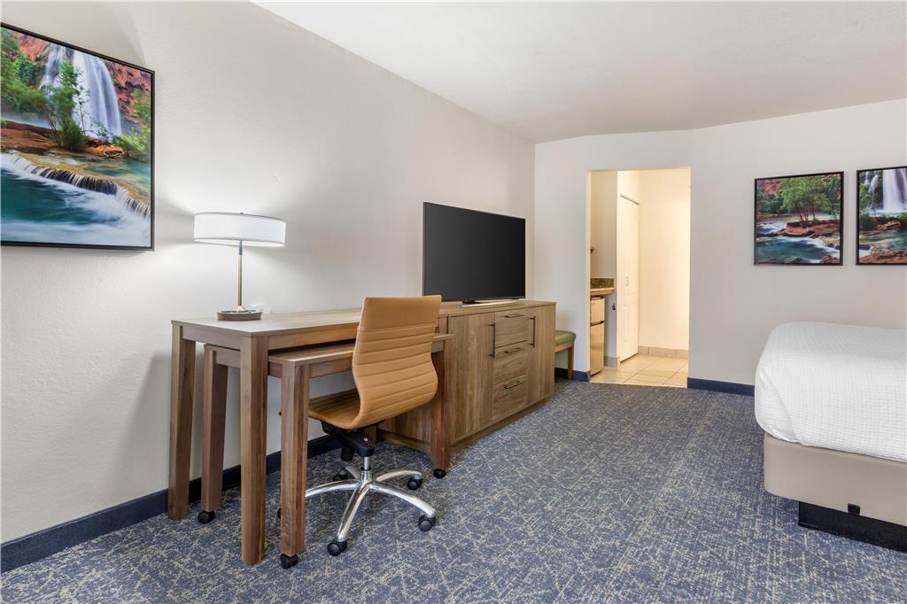 Best Western Plus A Wayfarer's Inn And Suites - photo 18