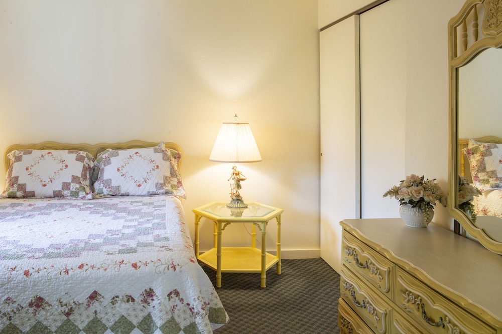 The Chimney Rock Inn & Cottages - photo 22