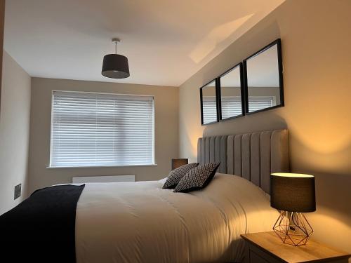 Modern Apartment BHX NEC Free Secure Gated Parking — 4-Star Luxury Hotel in Solihull, United Kingdom