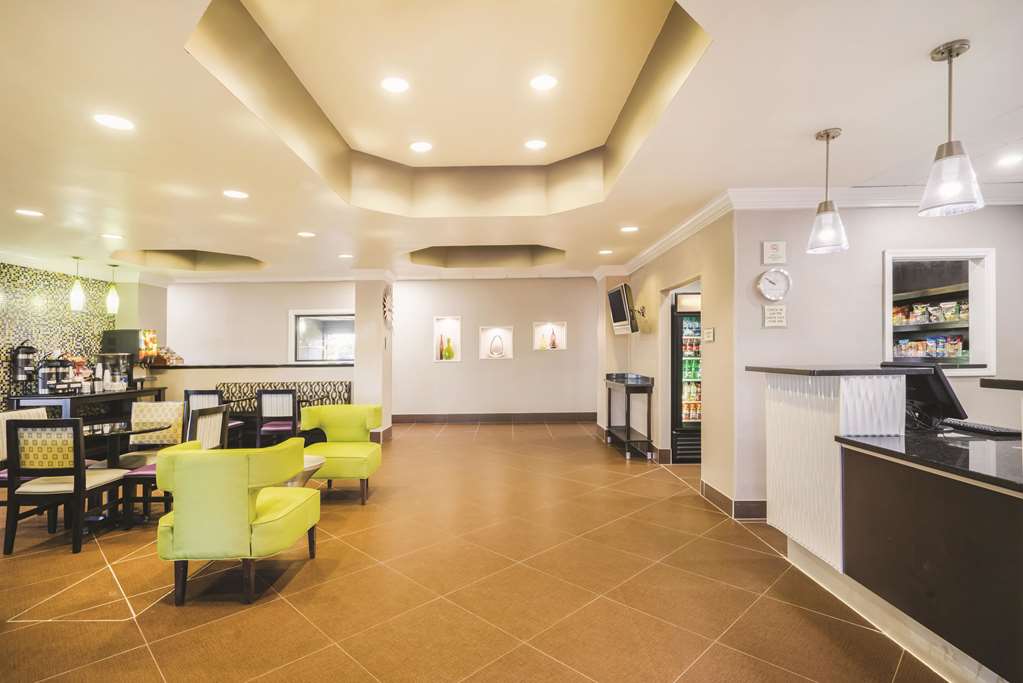 La Quinta Inn & Suites by Wyndham Louisville East - photo 3