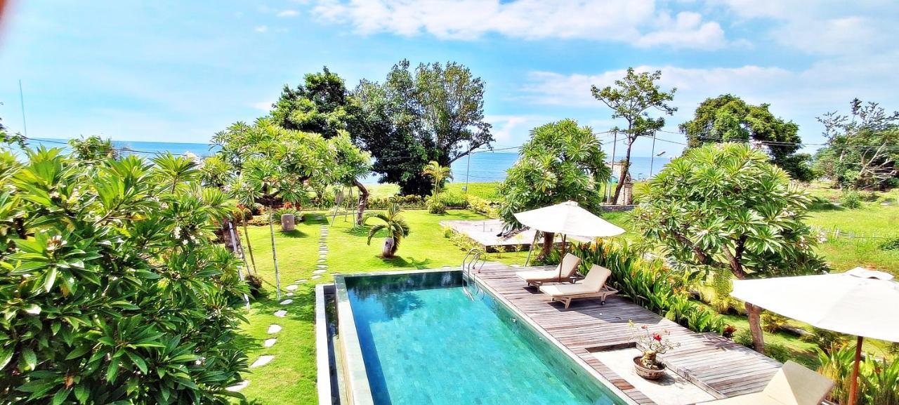 Joglo Apong Beachfront Apartment — 4-Star Luxury Hotel in Seririt, Indonesia