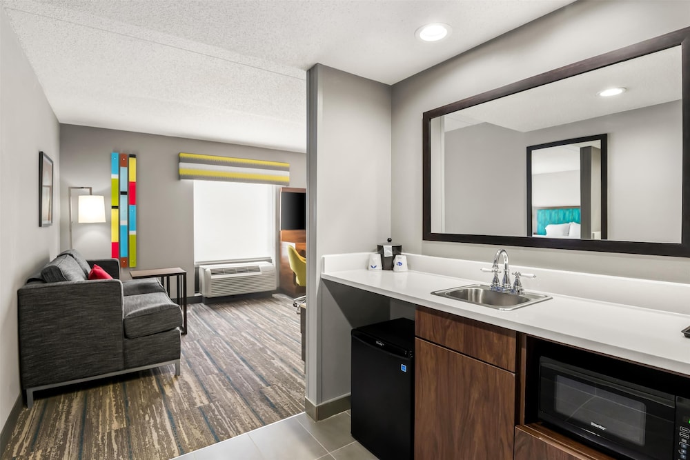 Hampton Inn & Suites Richmond Virginia Center - photo 21