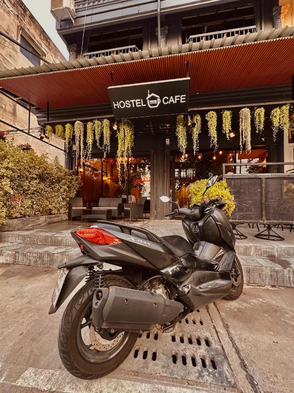 Friends Station Hostel Cafe — 5-Star Luxury Hotel in Pattaya, Thailand