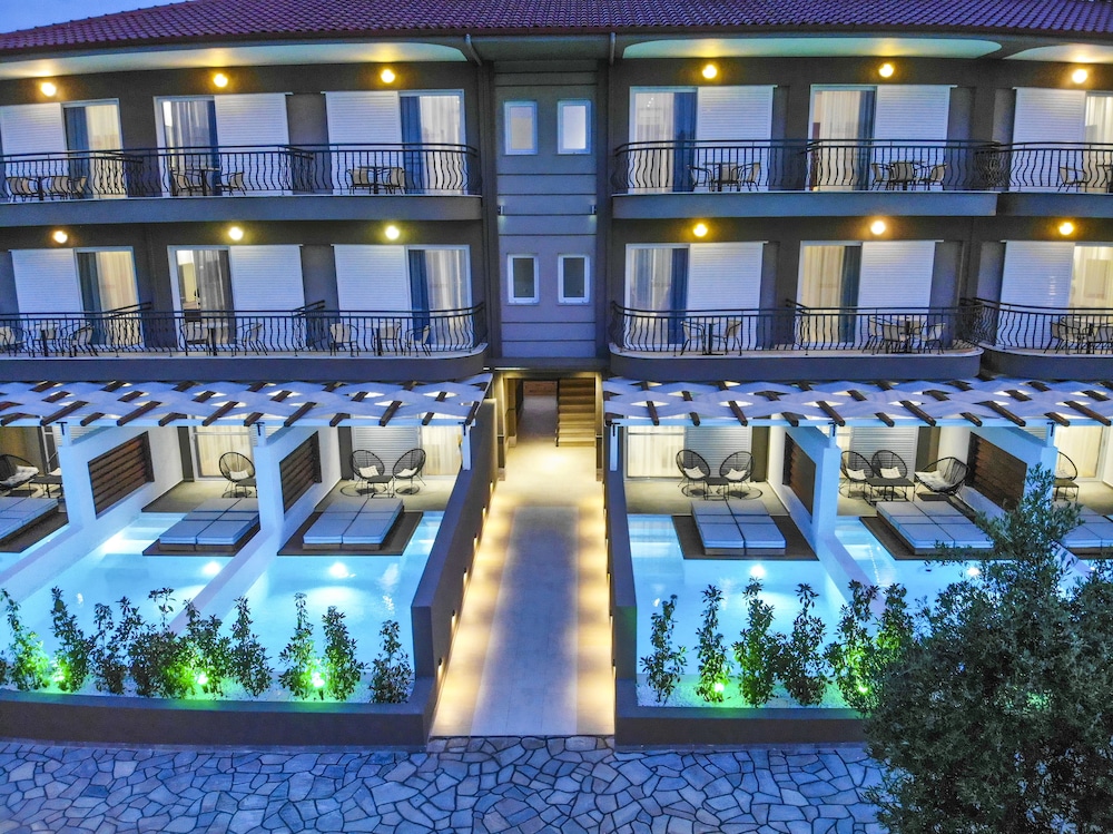 Royal Hotel and Suites - carbon neutral hotel in Kassandreia