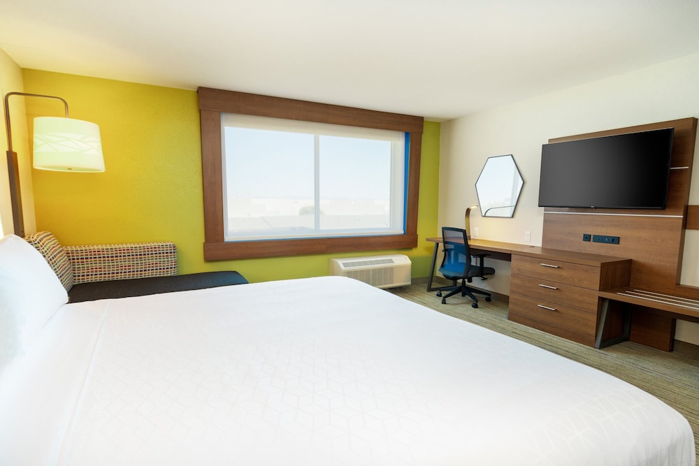 Holiday Inn Express & Suites Las Vegas E Tropicana by IHG - photo 8