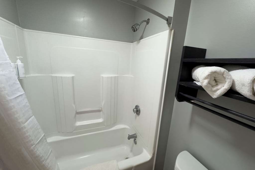 Days Inn by Wyndham Gonzales - photo 12