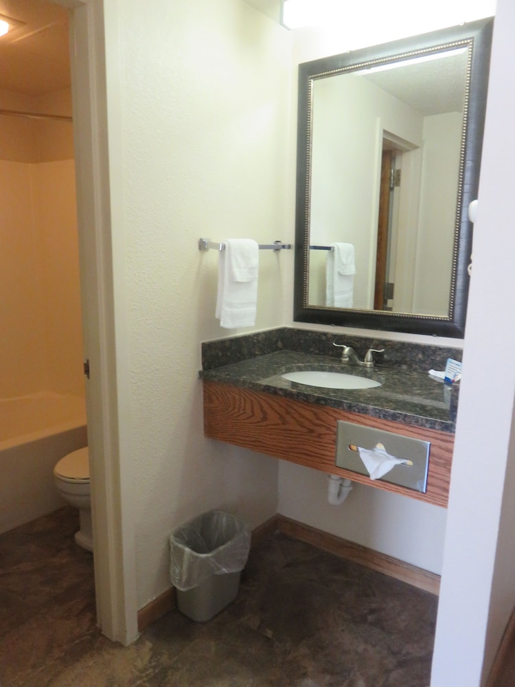 Baymont by Wyndham Fargo - photo 43