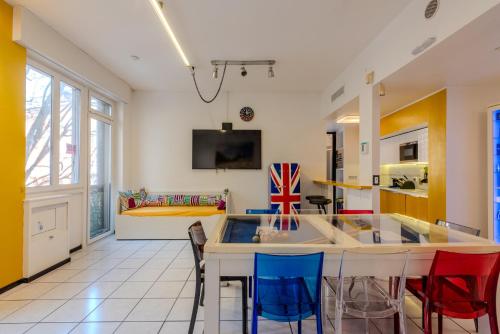 Stylish 8 Bed Home near Duomo ideal for Groups Families with terrace garden parking — 4-Star Luxury Hotel in Milan, Italy