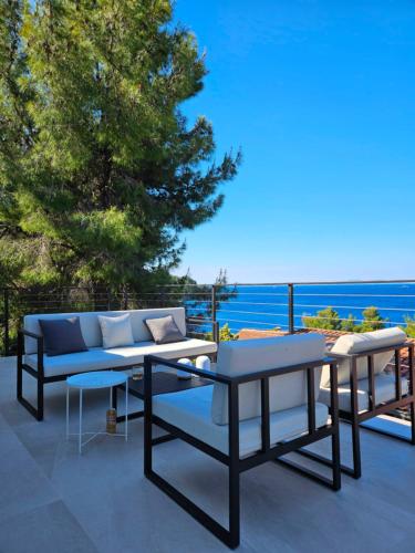 Nada Apartment Uvala Koramaslinova Brač — 4-Star Luxury Hotel in Milna, Croatia