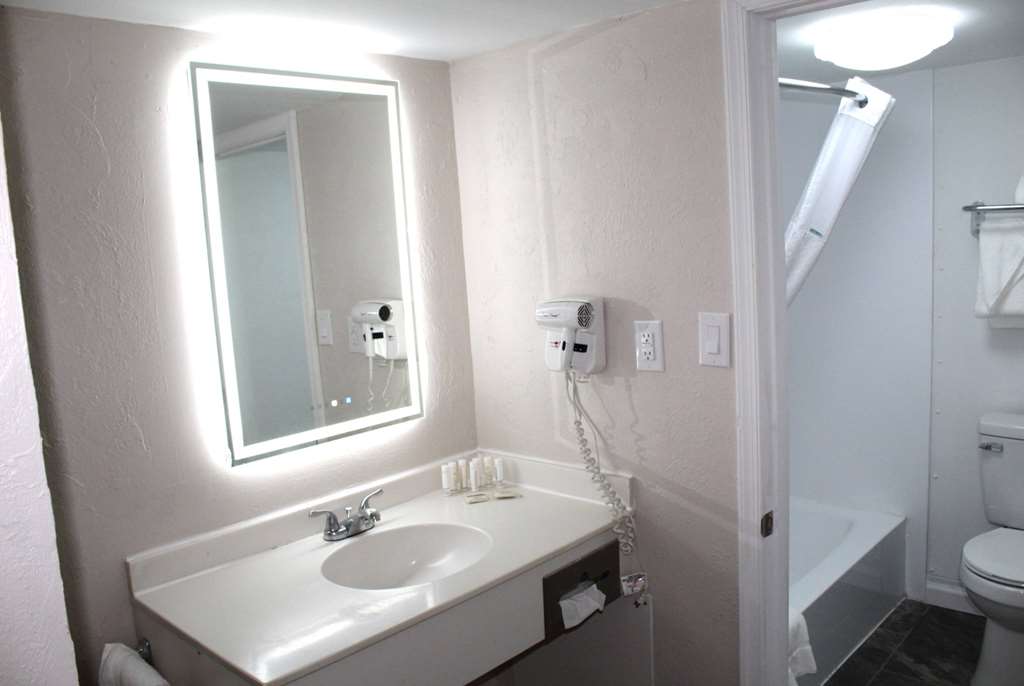 Baymont by Wyndham Front Royal Near Shenandoah National Park - photo 22